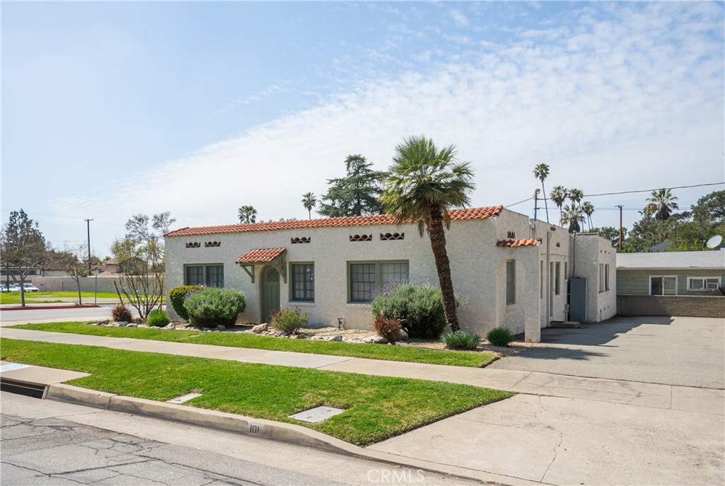 101 W Bennett Avenue