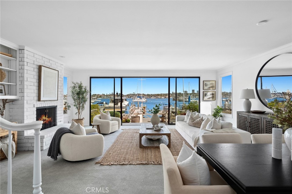 1214 E Balboa Boulevard