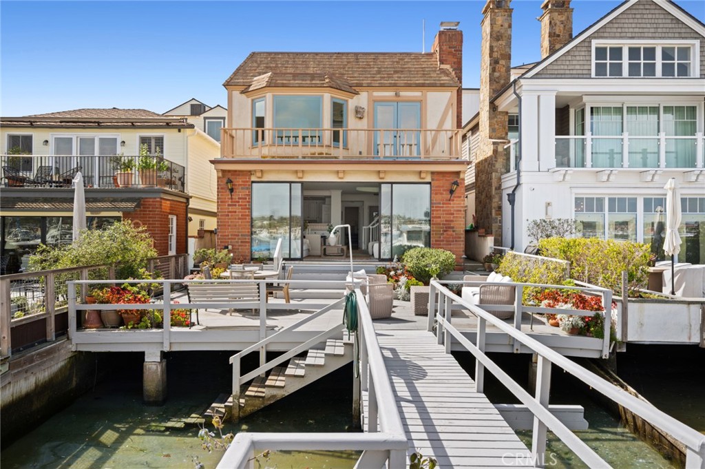 1214 E Balboa Boulevard
