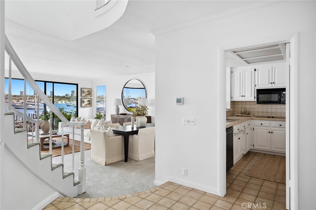 1214 E Balboa Boulevard