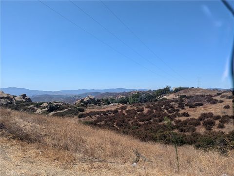 40 NORTH AMERICAN CUT OFF Road West Hills CA 91304