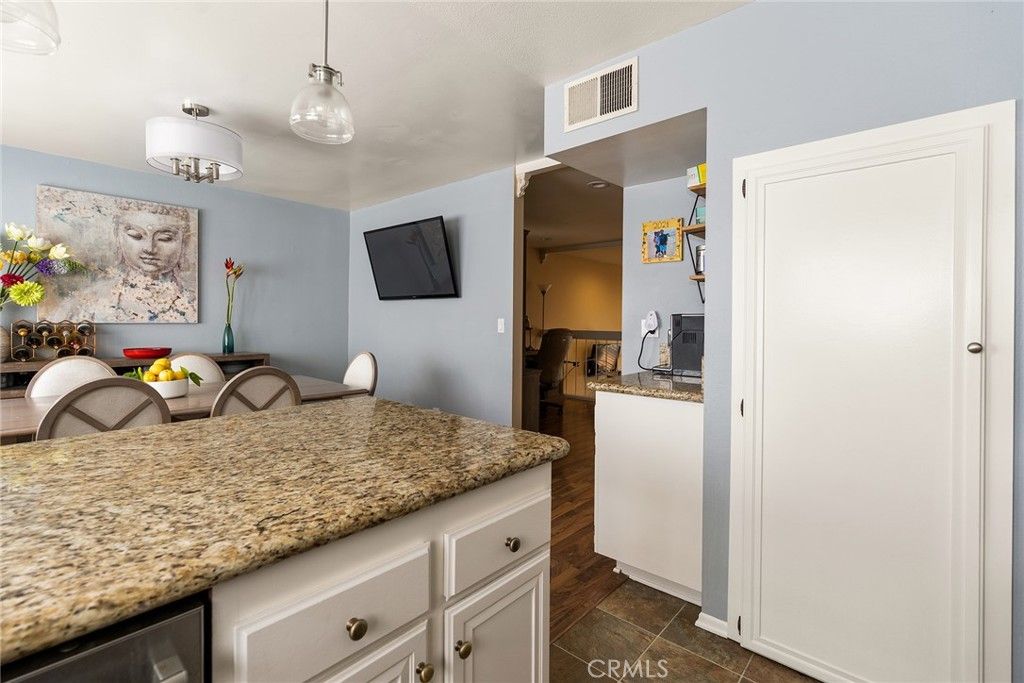 listing image 130721795956171416160