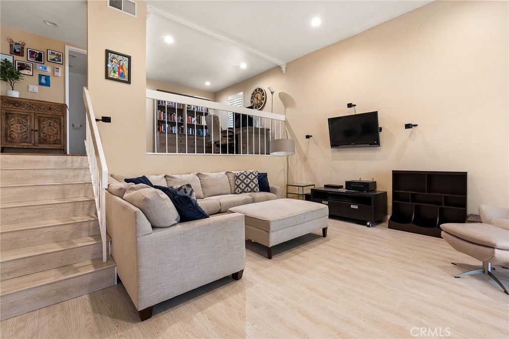 listing image 130726275236102121079