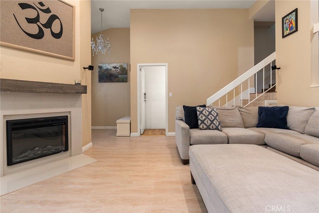 listing image 130727463440149167292