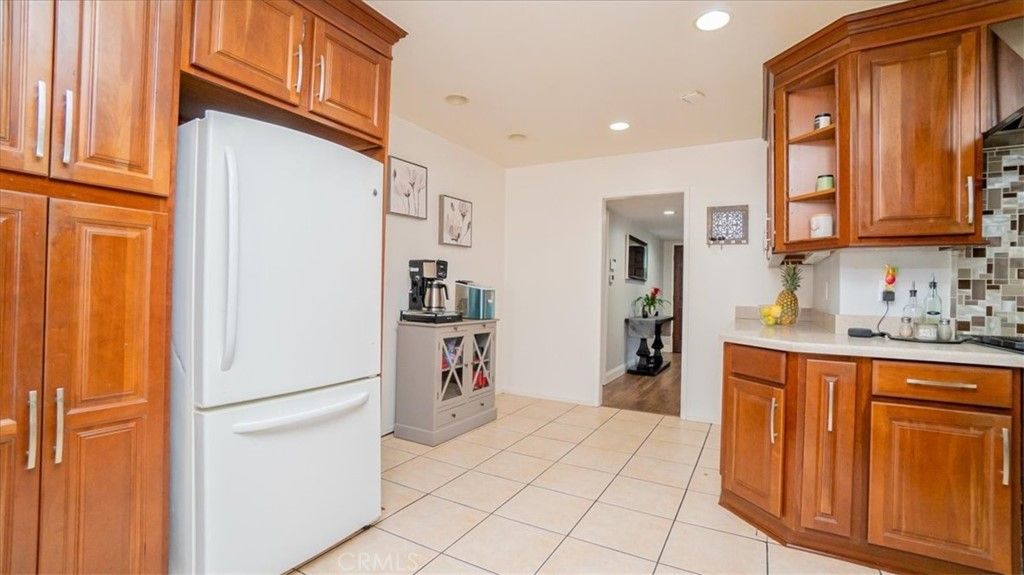 listing image 130729130177327449095