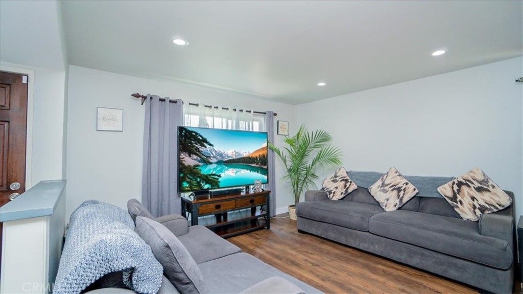 listing image 130720582724723142191