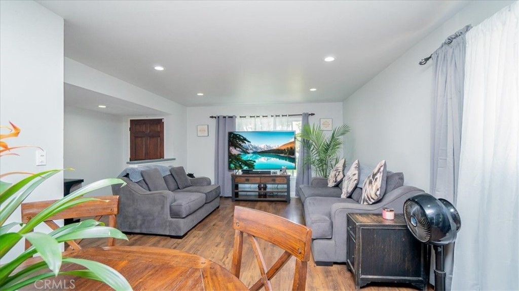 listing image 130722385585327086569