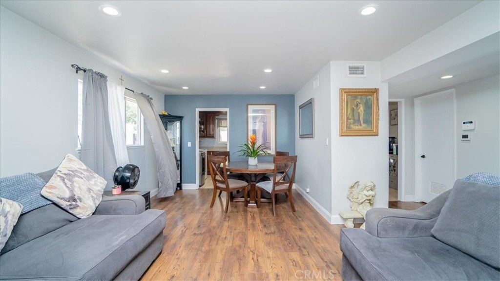 listing image 130724952723971042459