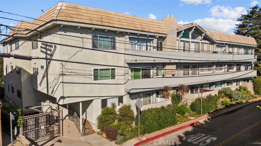 2345 Roscomare Road 301