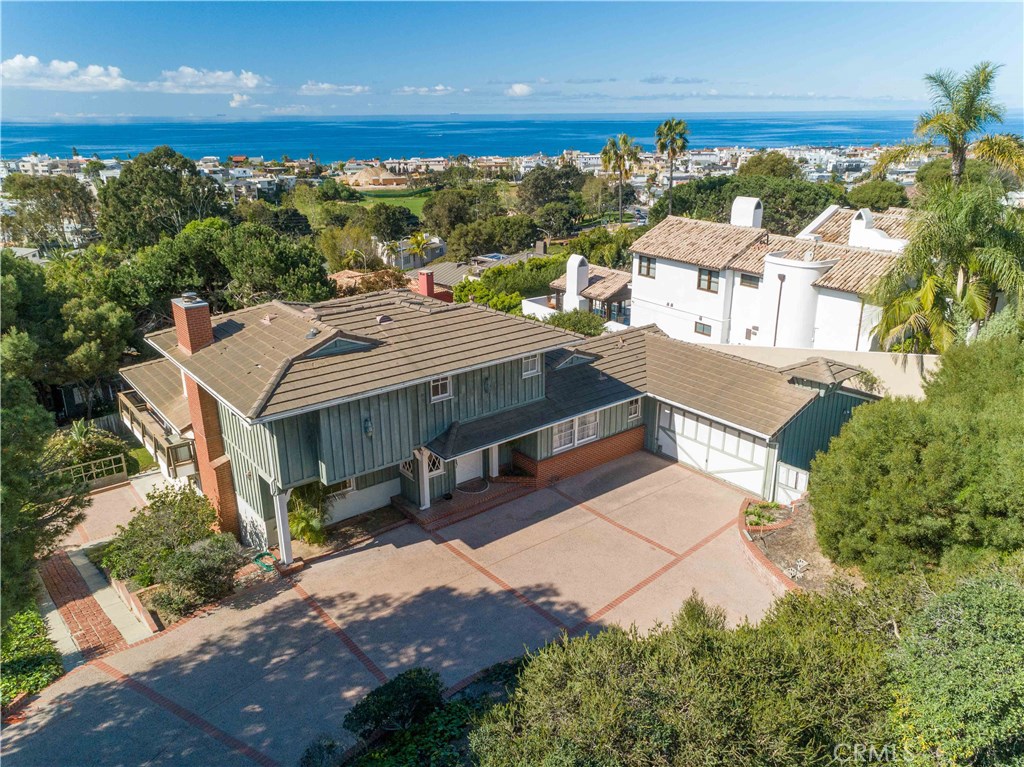 HUGE PRICE REDUCTION... PRICED TO SELL! ONCE IN A GENERATION LEGACY PROPERTY
One of the last expansive Estate lots that is located at the end of an exclusive cul-de-sac, providing irreplaceable privacy and protected panoramic ocean views. The opportunities are endless with almost 1/2 of an acre of usable land. A true gem to be west of Pacific Coast Highway, have sweeping ocean views from Palos Verdes to Catalina to Malibu and have this much land. There is incredible value in the extraordinary uniqueness of this property, and how rare an opportunity like this comes along! These notices are the rules of entry per CA regulations: https://tinyurl.com/VistaSIRRulesofEntry