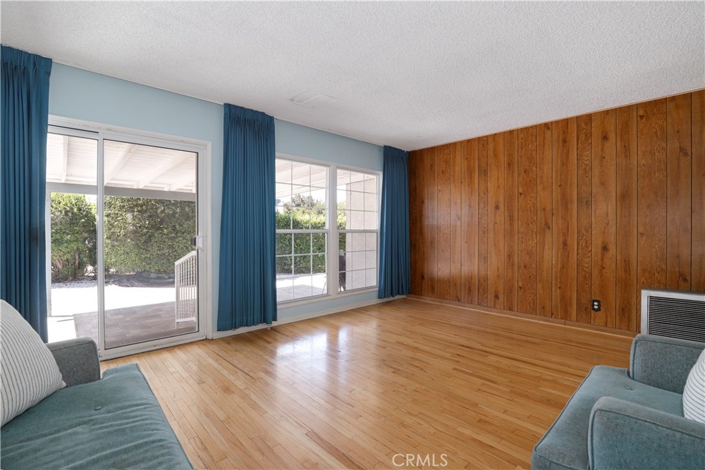 Photo 5 of 24 of 9059 Vena Avenue house