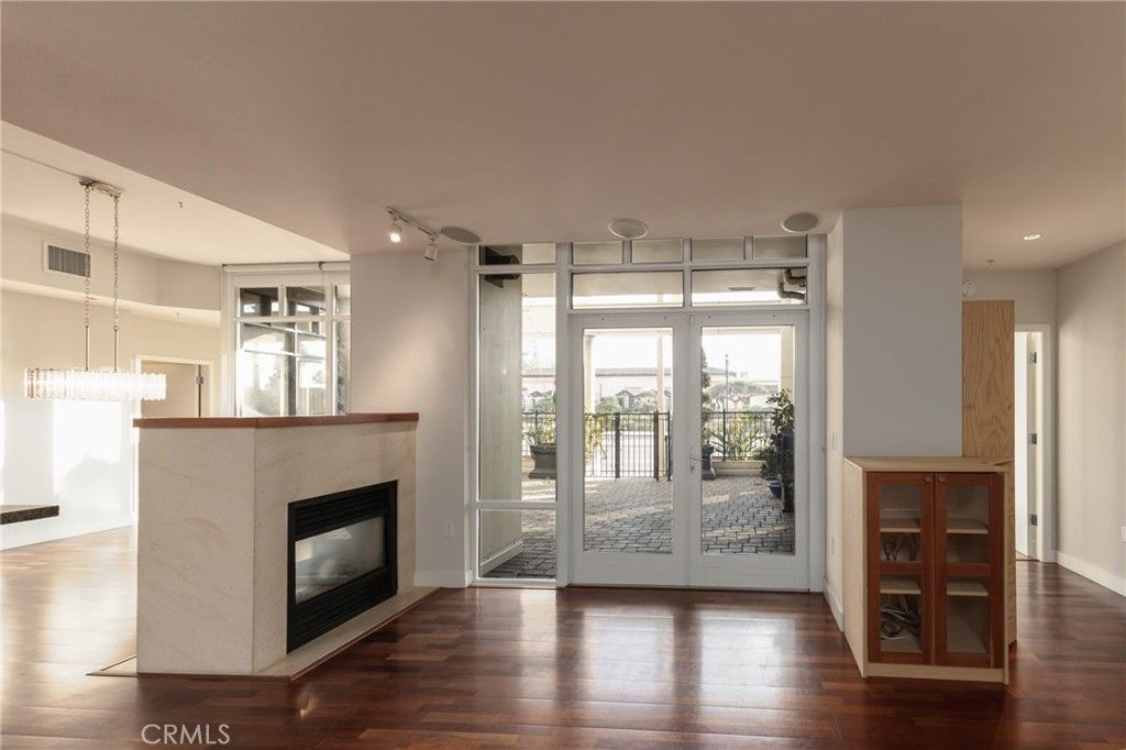 listing image 0