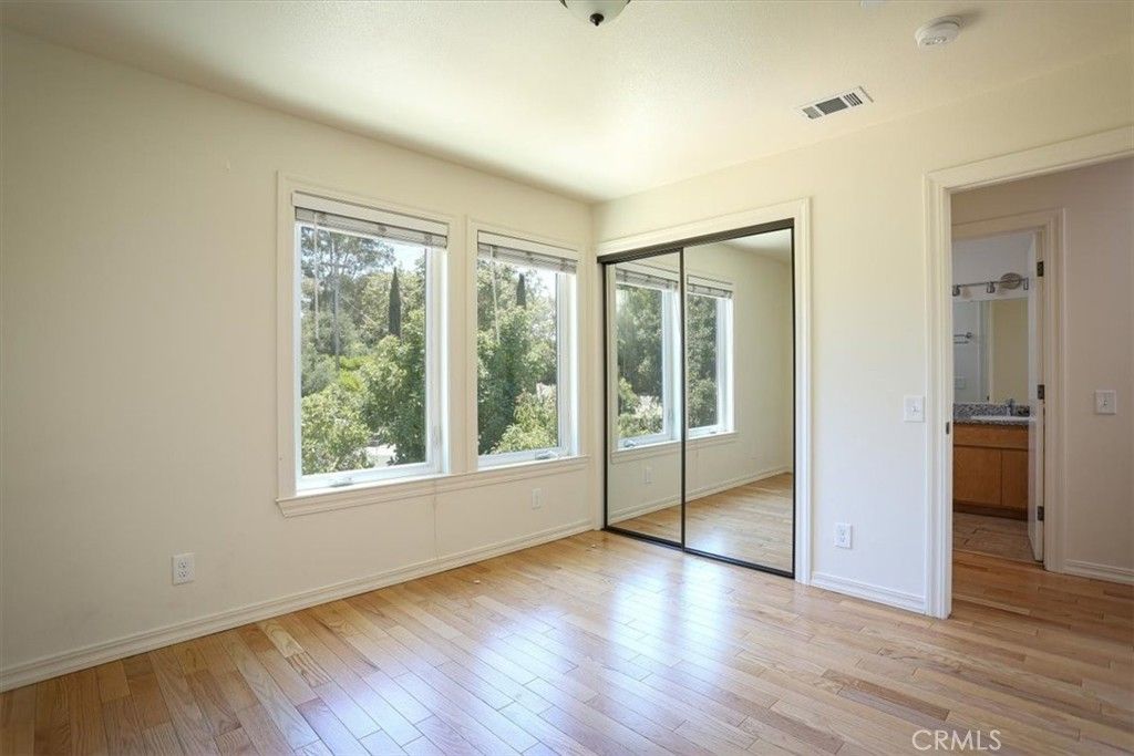 listing image 130725631846245051177
