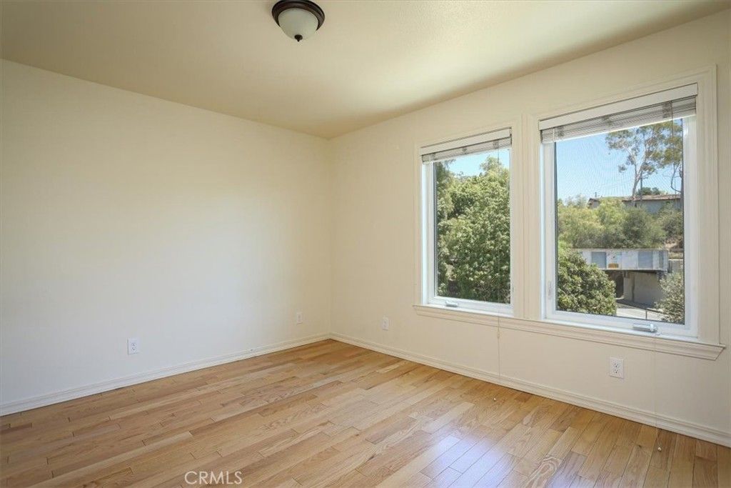 listing image 130726058452199559477