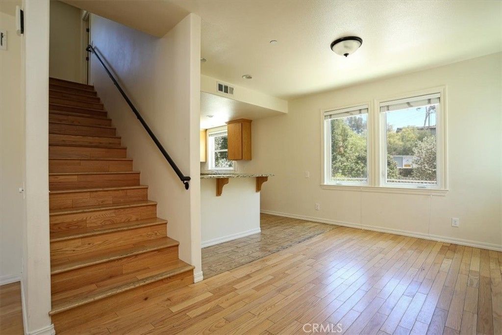 listing image 130726922062301496560