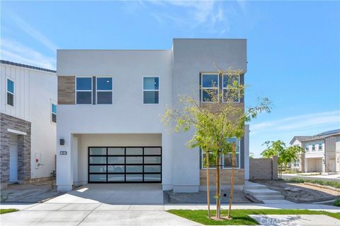 101 Bear Leaf Lake Forest CA 92630