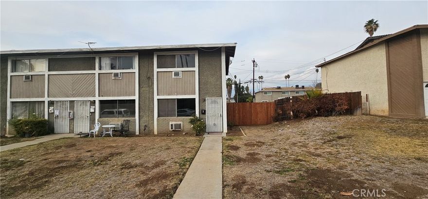 This beautifully renovated offers modern comfort and convenience in a desirable Redlands neighborhood. Featuring 2 spacious bedrooms, 1 full bath, and a convenient half bath downstairs.



As an end unit, it provides added privacy and a bright, open feel. The property includes a one-car garage in the back with ample additional street parking in front. 



Ideally located just minutes from Downtown Redlands, this home is within walking distance of Redlands High School and the University of Redlands. With easy access to major freeways, commuting is a breeze.  



For added convenience, the owner covers water, trash, and gardening services.