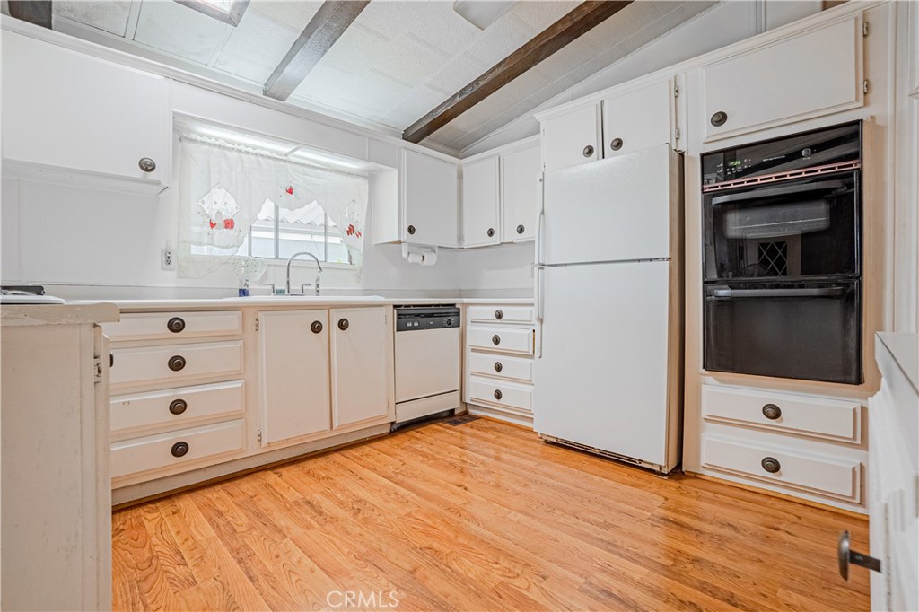 Photo 6 of 20 of 19009 S Laurel Park Road 126 mobile home