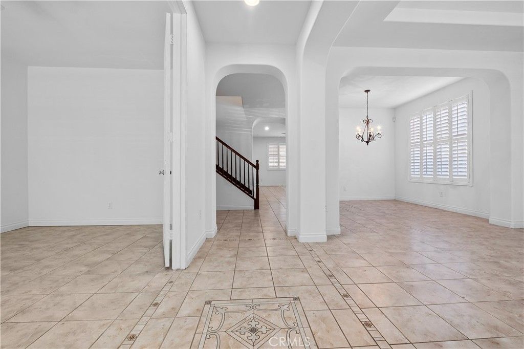 listing image 0
