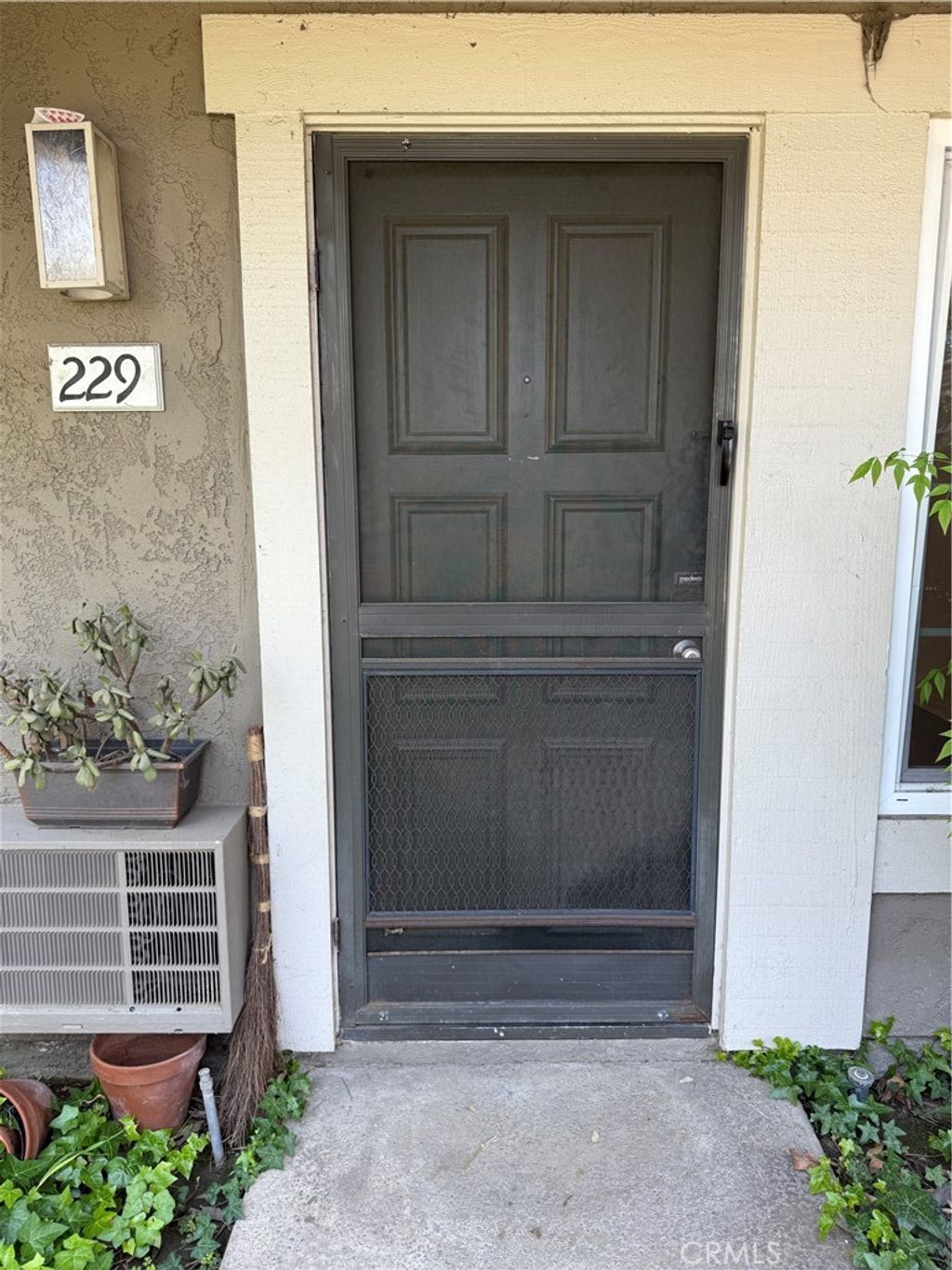 listing image 0