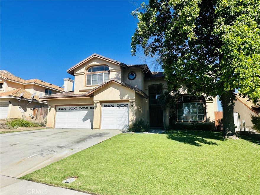 5 bedroom 3 bath home located in the Hidden Springs community: Features one bedroom and one full bathroom downstairs, master bedroom with attached full bathroom upstairs, down the hall from 3 more additional bedrooms with another full bathroom! Open living room and dining room downstairs with a fireplace. Kitchen opens to another eating area and family room with a second fireplace. Laundry room inside, opens to 3 car garage. Backyard has vinyl and wood fencing with fire pit, great for entertaining. Hidden Springs community features hiking trails through the Box Springs Mountains. Down the street from grocery shopping and more!