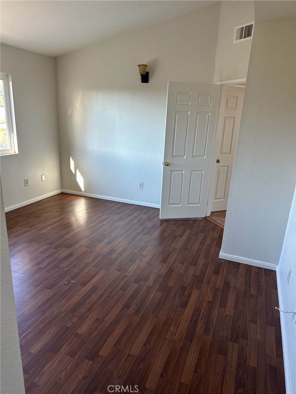 listing image 130723472825933343781