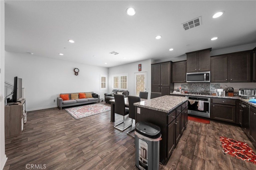 listing image 130726821721142123594