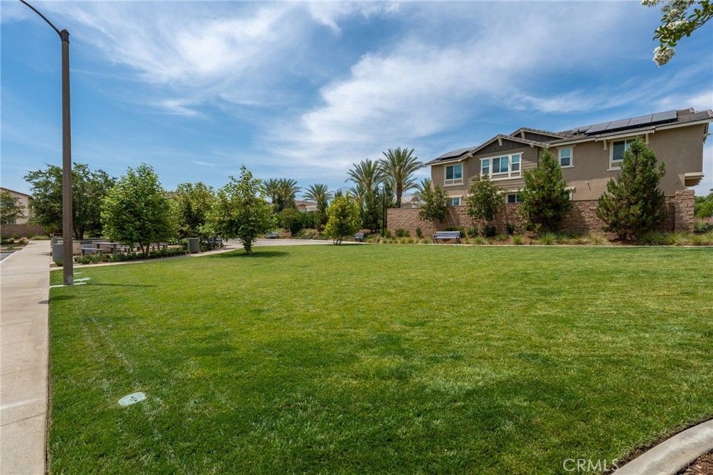 listing image 130721770103958982643