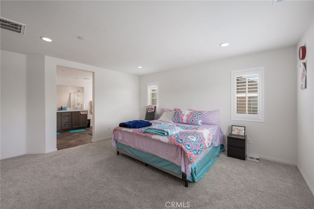 listing image 130729525640604842951