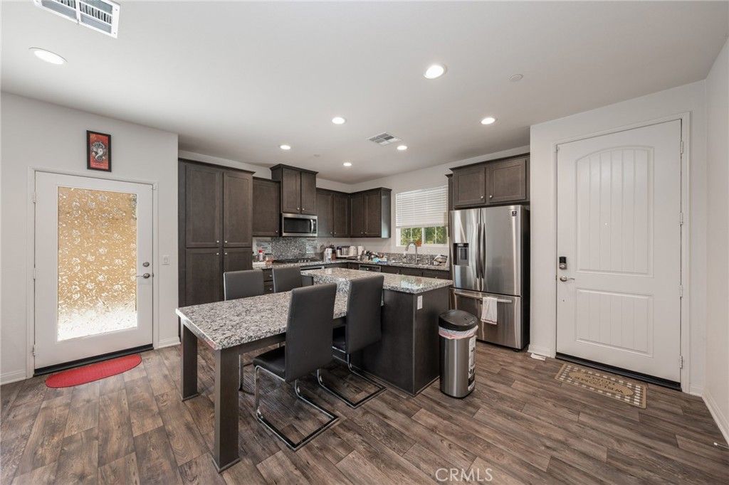 listing image 130729868262550531925