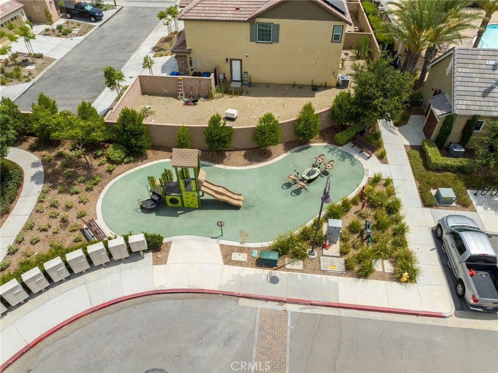 listing image 130721657805466455759