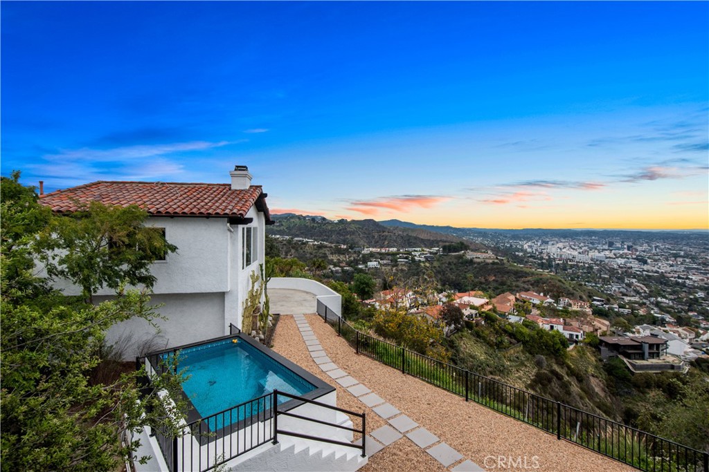 8300 Grand View Drive