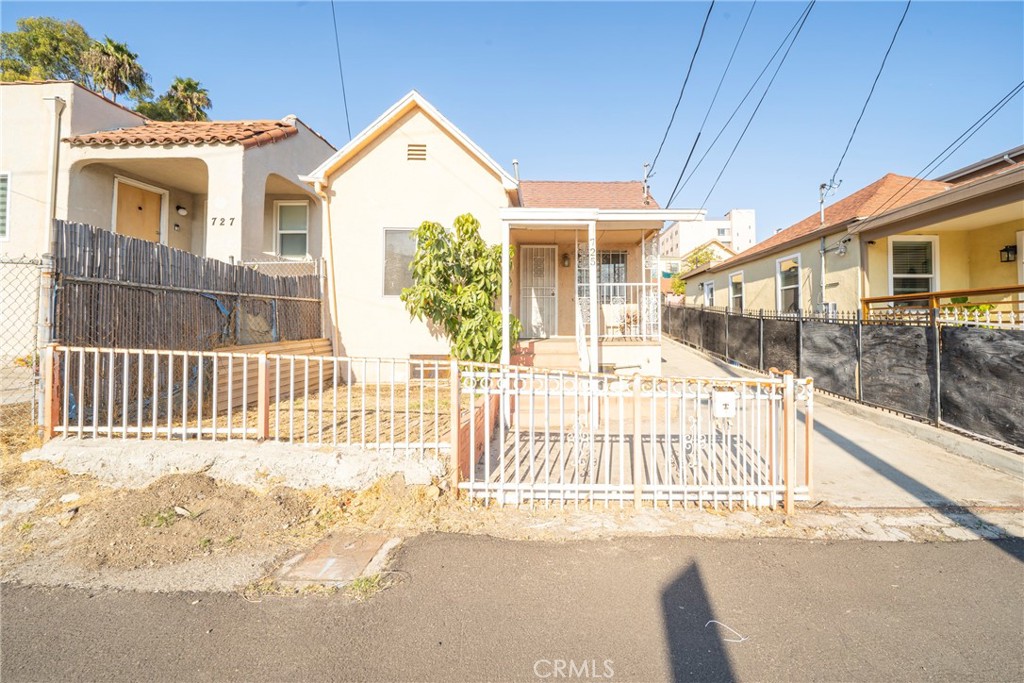 Properties 3 725 Coronel Street