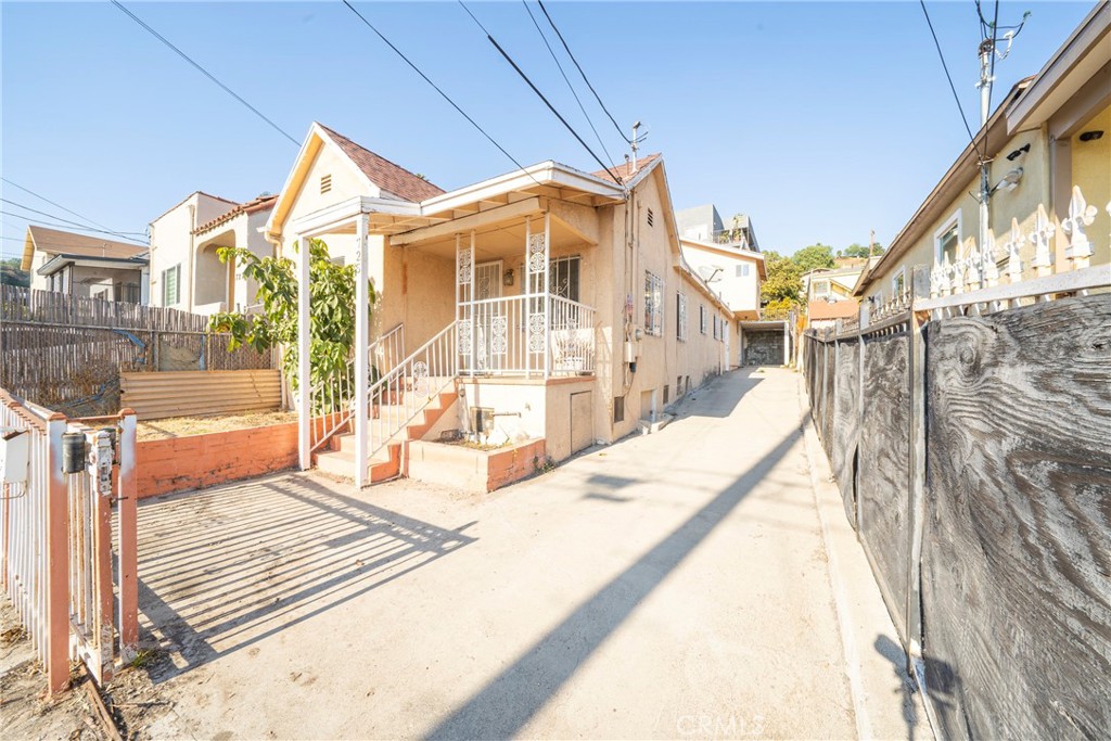 Properties 1 725 Coronel Street