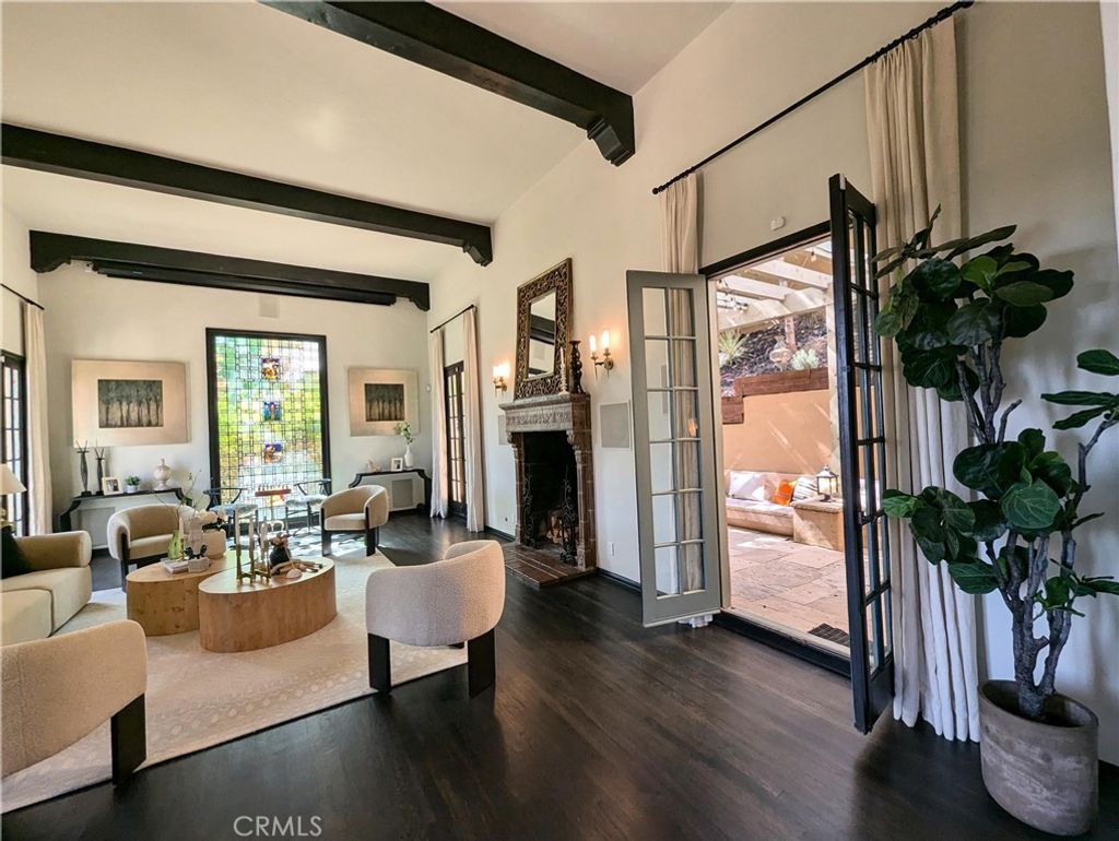listing image 0
