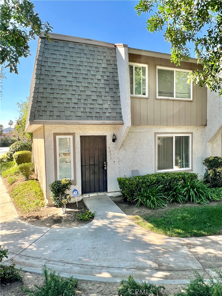 View Riverside, CA 92501 townhome