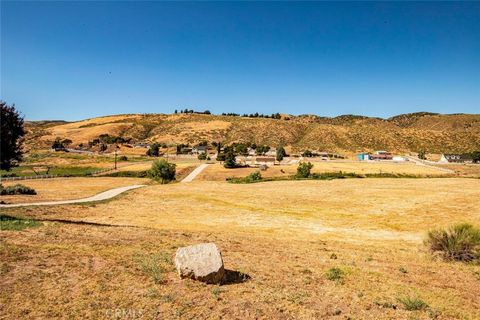 A home in Leona Valley