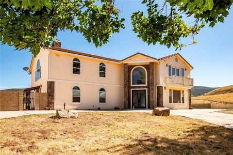 A home in Leona Valley