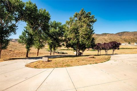 A home in Leona Valley