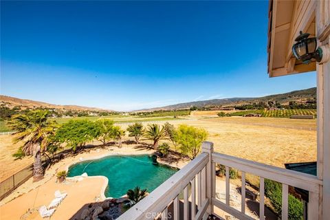 A home in Leona Valley