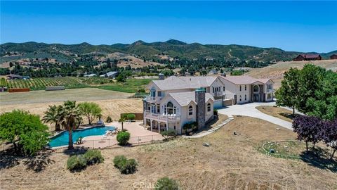 A home in Leona Valley