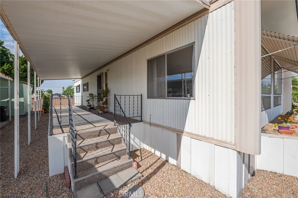 2755 Arrow Highway 142