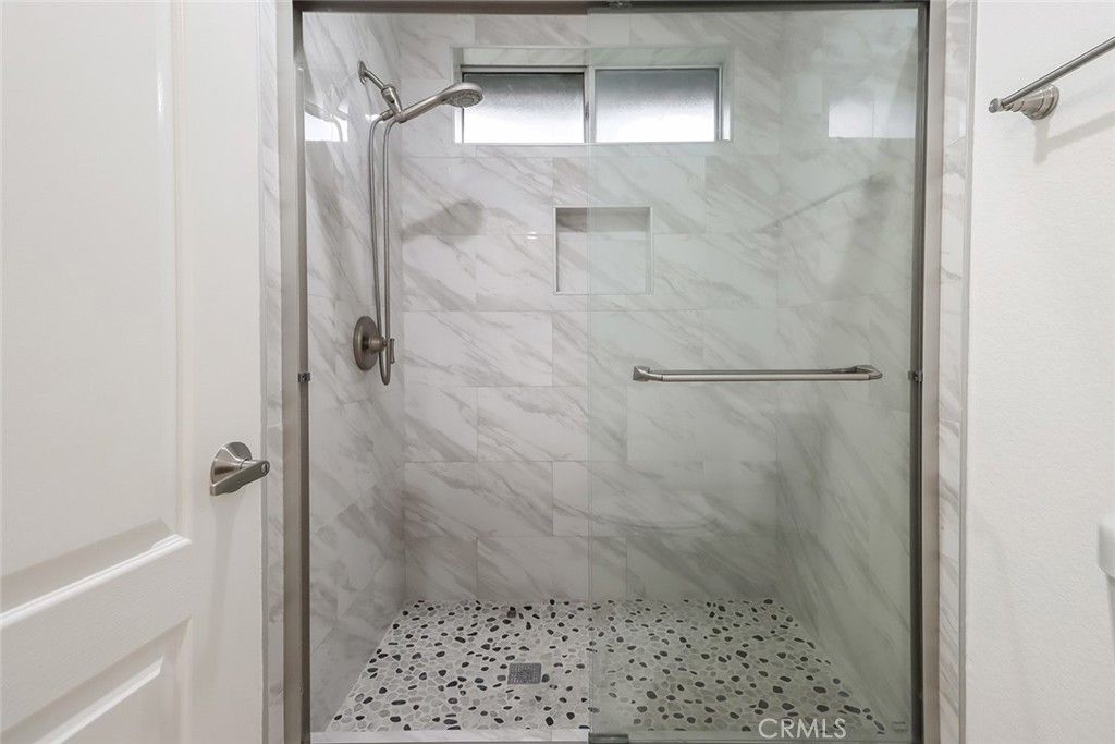 listing image 130726026258784035928