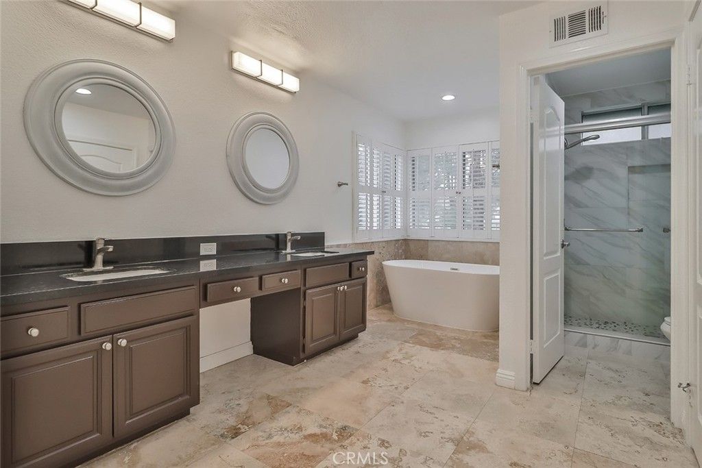 listing image 130724038883163553029