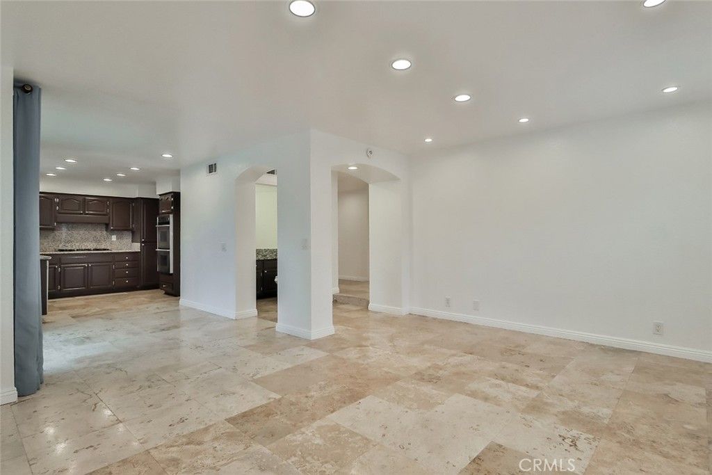 listing image 130724811108463718072