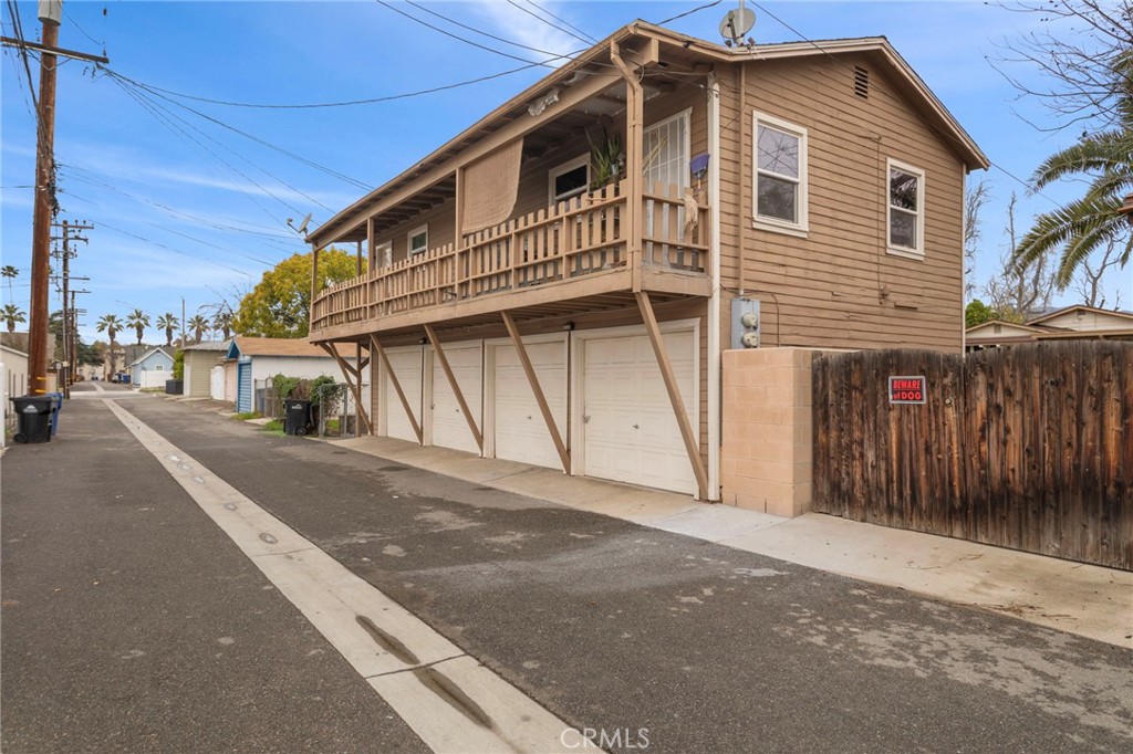 318 E F Street 3