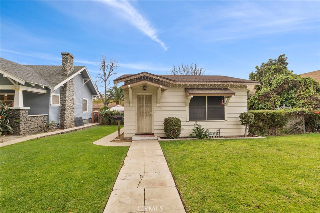 318 E F Street 3