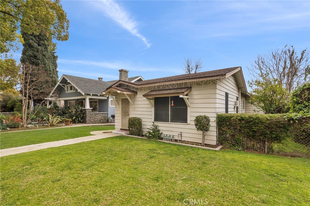 318 E F Street 3