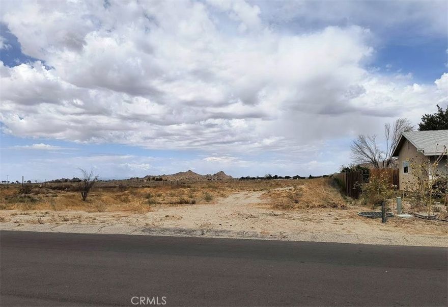 This is a great large lot next to neighboring houses in an established residential tract. Ideal for building a new home, placing a manufactured/mobile home, or keeping as a long-term investment.

Prospective buyers are encouraged to verify all aspects of the property to their satisfaction including the gross/net lot size, zoning, availability and costs of all utilities and to verify permitted uses with the city. Septic systems are used in this area.