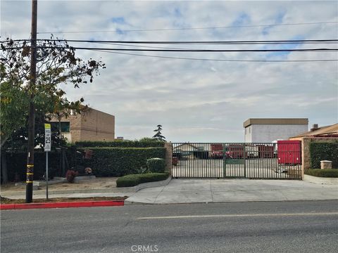 Photo of 2351 Walnut Avenue, Signal Hill, CA 90755 (MLS # OC25065863) Photo of 2351 Walnut Avenue, Signal Hill, CA 90755 (MLS # OC25065863)